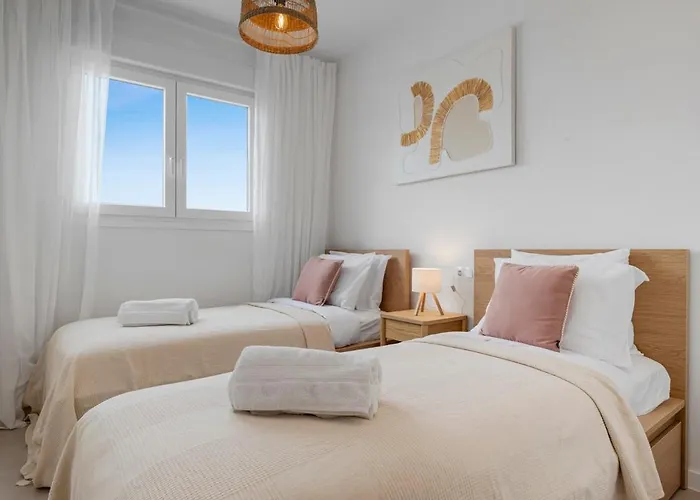 Luxury 2br - 400m To - Pool & Views - Casa Amigos