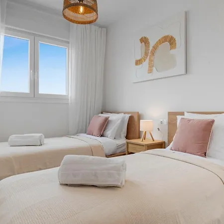 Luxury 2br - 400m To - Pool & Views - Casa Amigos