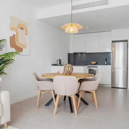 Апартаменты Luxury 2br - 400m To - Pool & Views - Casa Amigos Эстепона